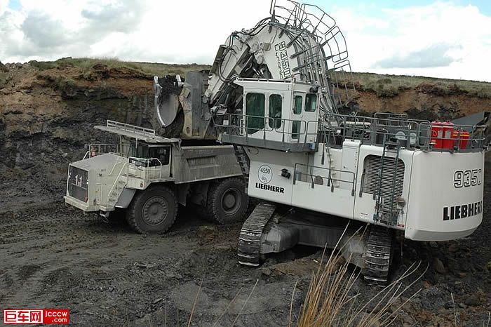 Broken Cross coal mine loading the Terex trucks - in just 55 seconds.jpg