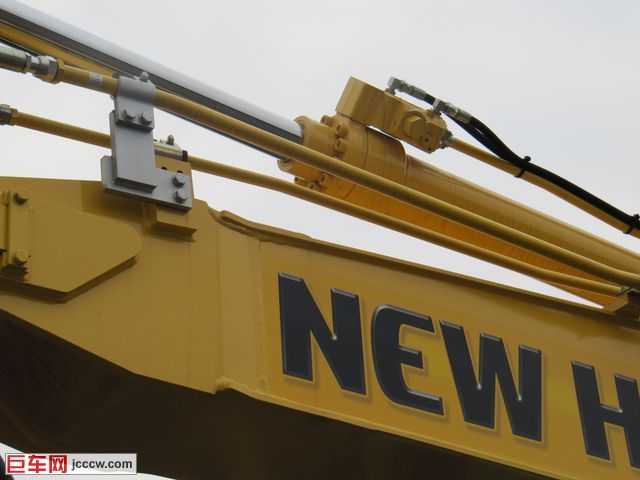 construction-equipment-tracked-excavator-NEW-HOLLAND-E135-B-NEW-2011-NEW---4_big.jpg